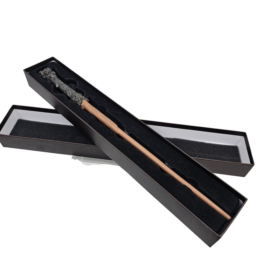 Harry Potter Wand Universal Orlando 2009 Prop Replica with Box 14 Inch Resin